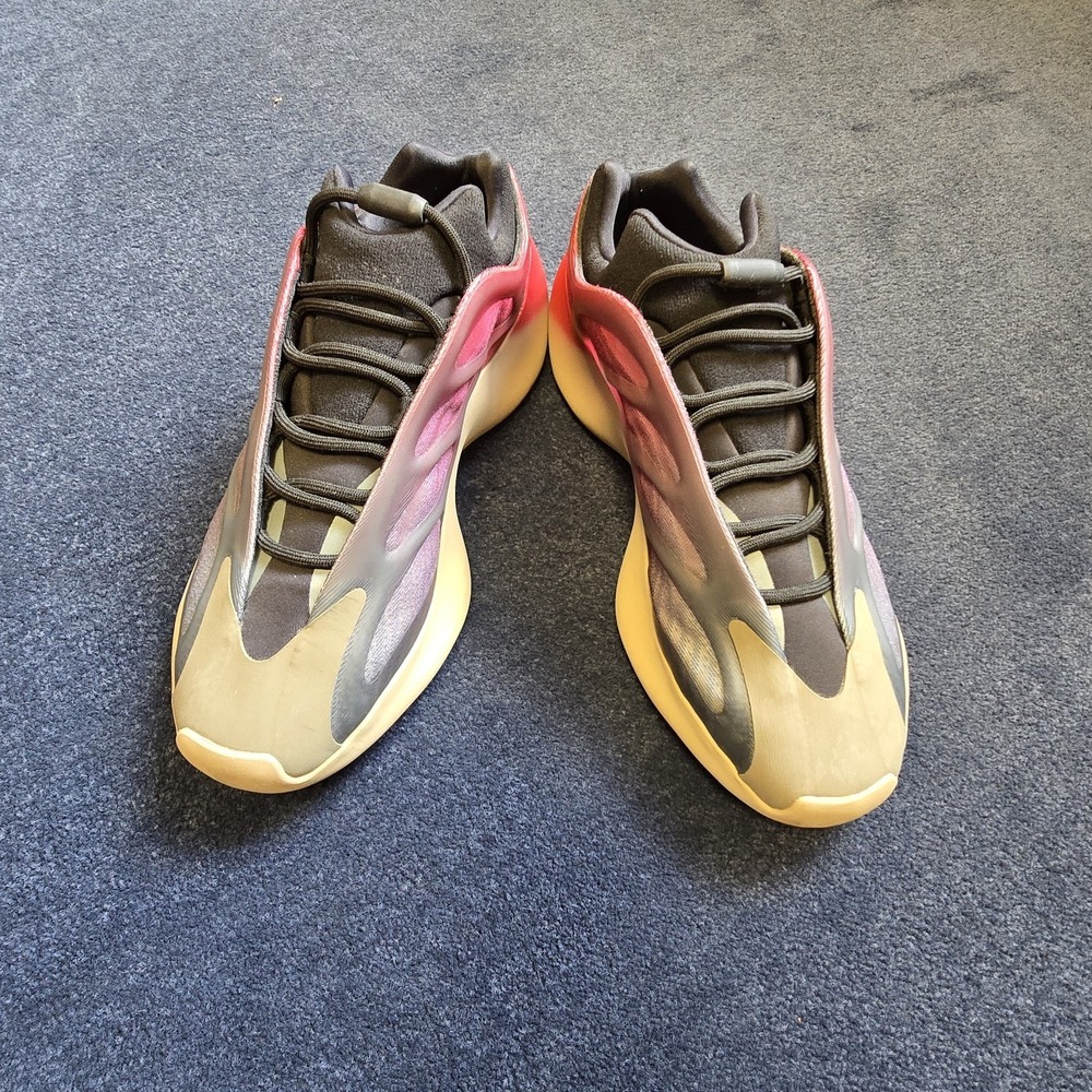 adidas Yeezy 700 V3 Fade Carbon US 10.5